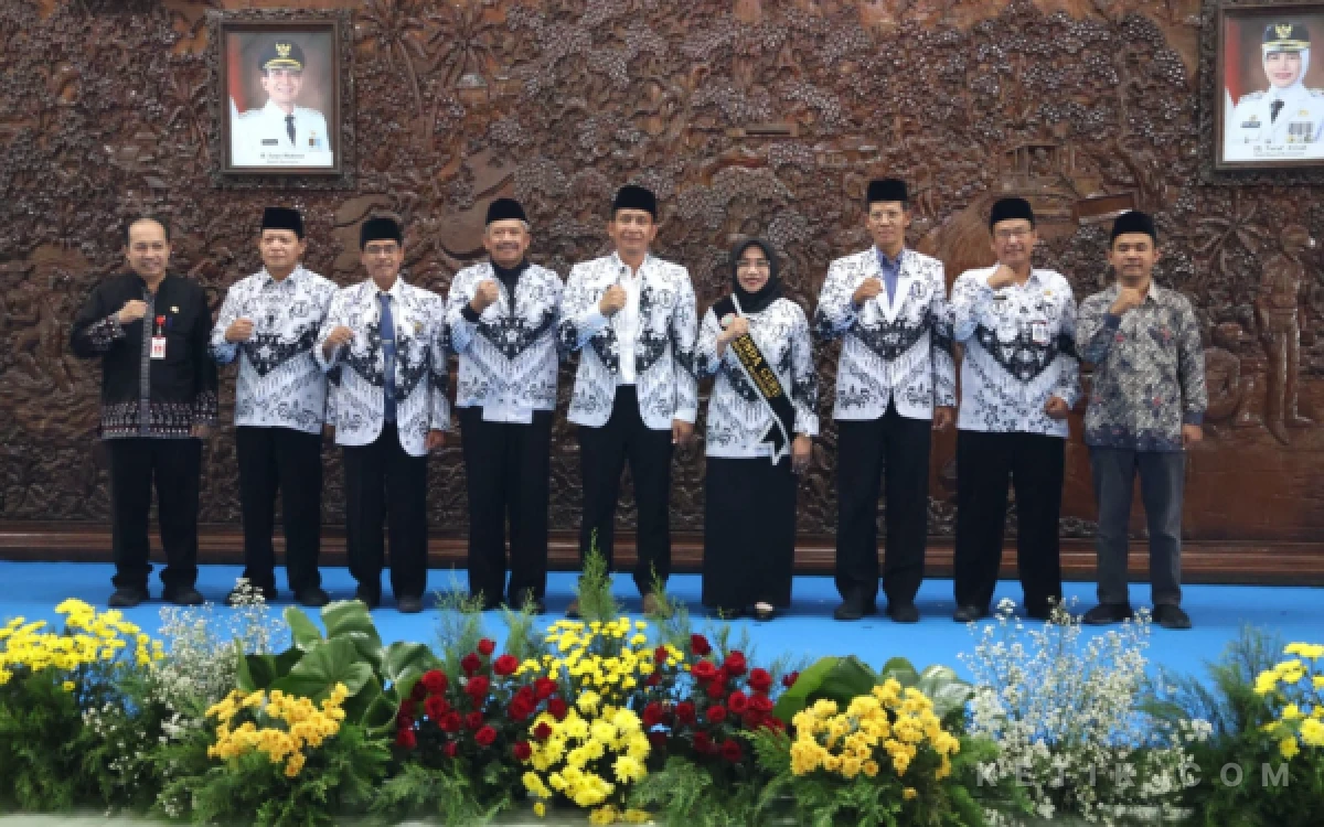 Thumbnail Berita - Cantika Wahono Dikukuhkan sebagai Ibunda Guru PGRI Bojonegoro, Dorong Penguatan Karakter dan Adaptasi Digital