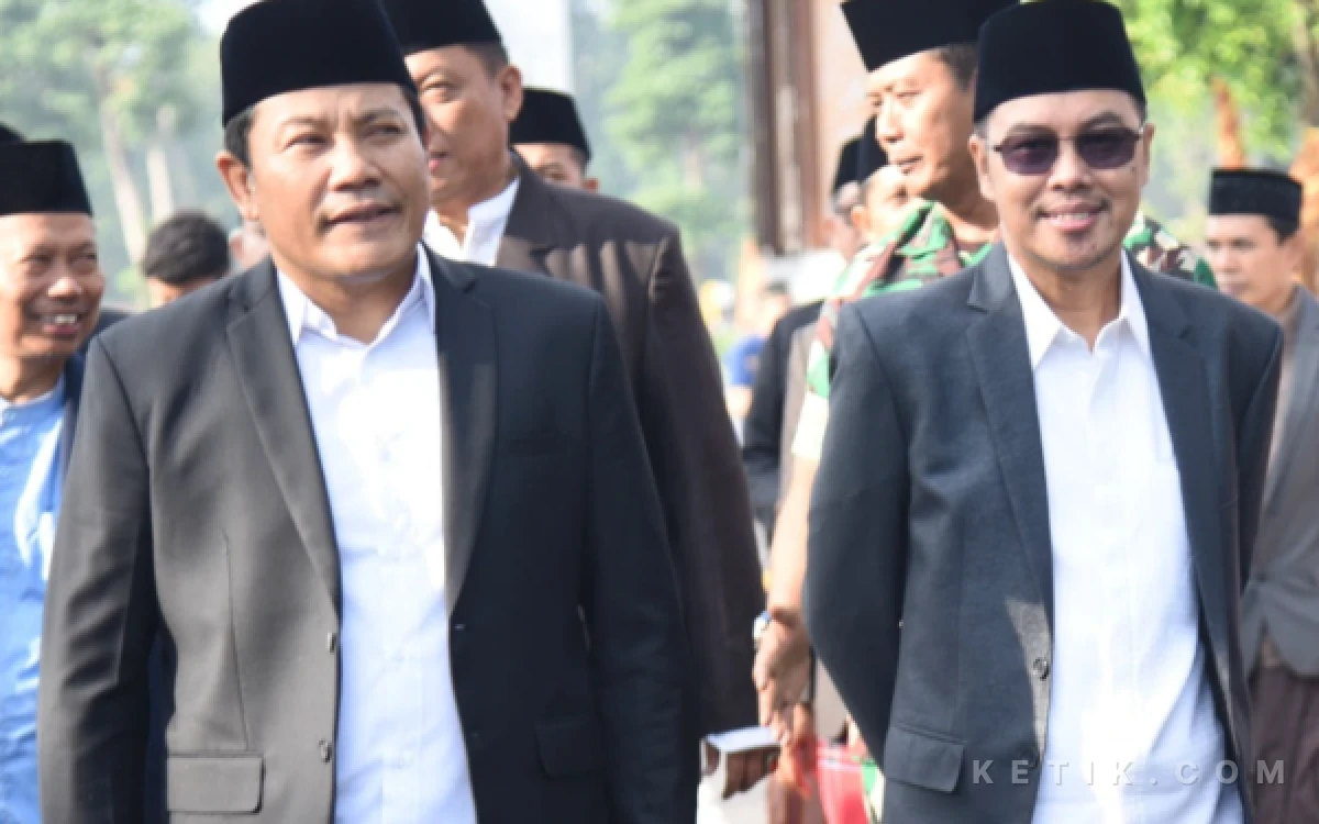 Foto Bupati Sidoarjo H Subandi SH MKn bersama Ketua DPC PKB Sidoarjo sekaligus Ketua DPRD Sidoarjo H Abdillah Nasih SM dalam sebuah kesempatan. (Foto: Dokumen)