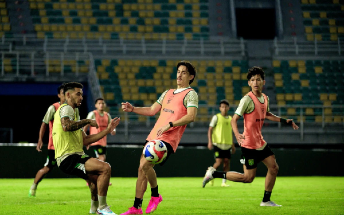 Thumbnail Berita - Daftar Susunan Pemain Persebaya, Misi Usung 3 Poin Bajul Ijo di Kandang