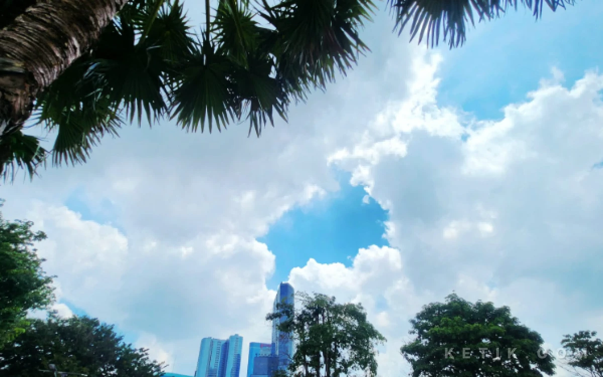 Thumbnail Berita - Cuaca Kota Surabaya 5 April 2026 Diprakirakan Berawan, Ponorogo dan Pasuruan Cerah