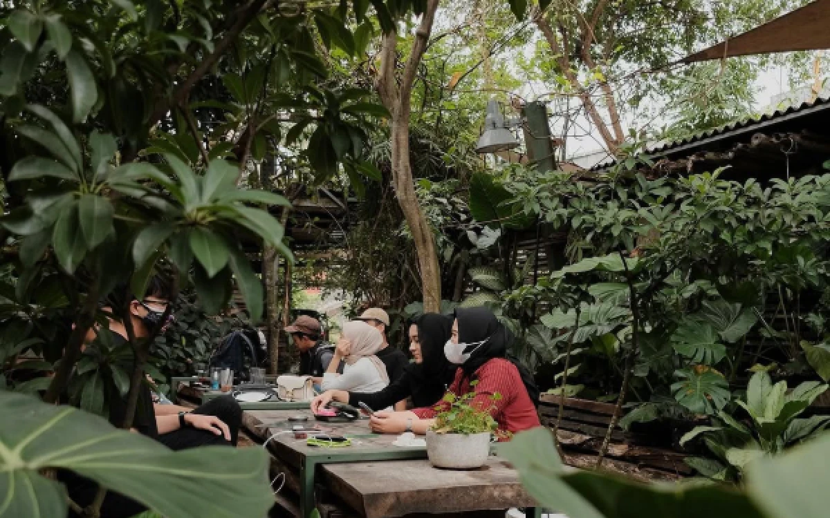Thumbnail Berita - Serasa di Tengah Hutan! Intip Keunikan Gartenhaus Co-Working Space, Spot Ngechill Paling Hijau di Lowokwaru Malang