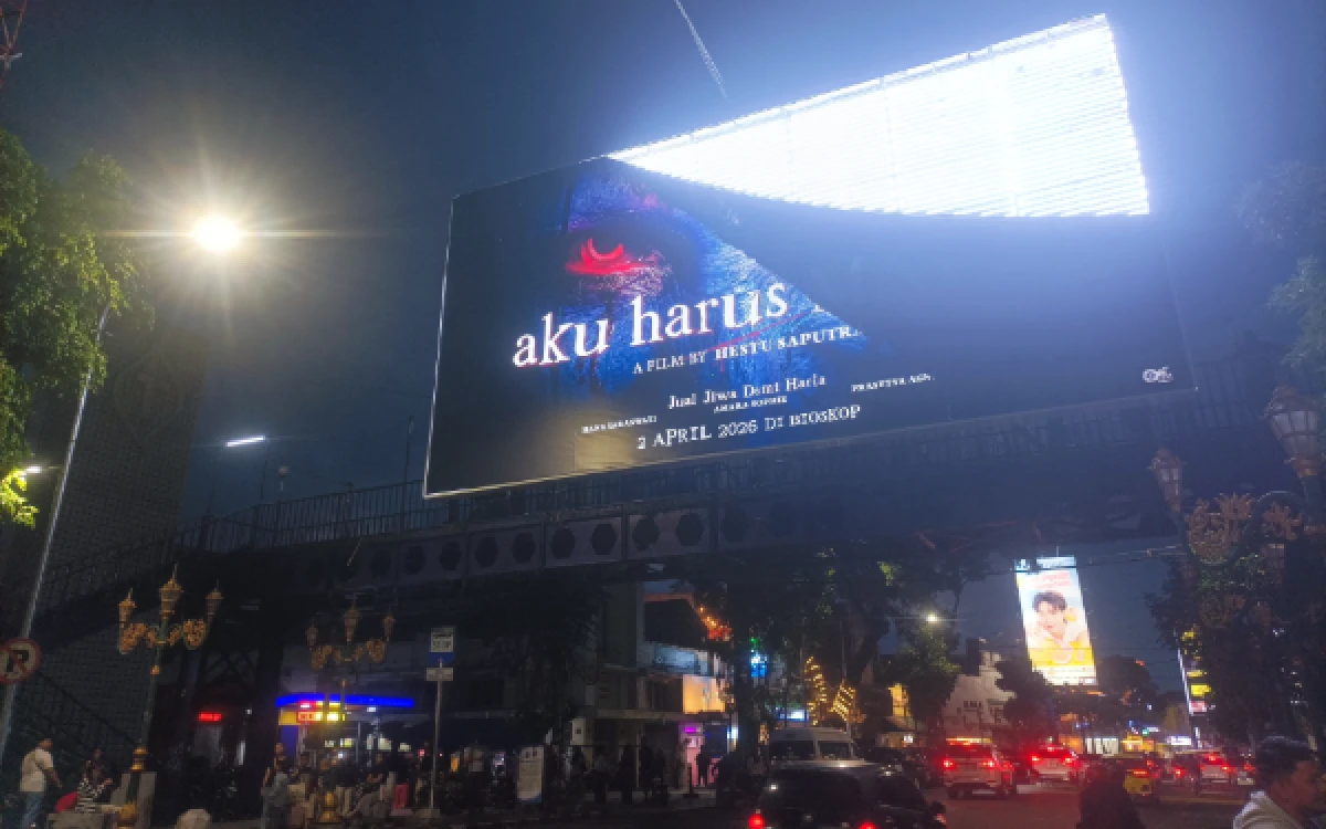 Bikin Resah Masyarakat, Billboard Iklan Promosi Film ‘Aku Harus Mati’ di Kayutangan Malang Dicopot