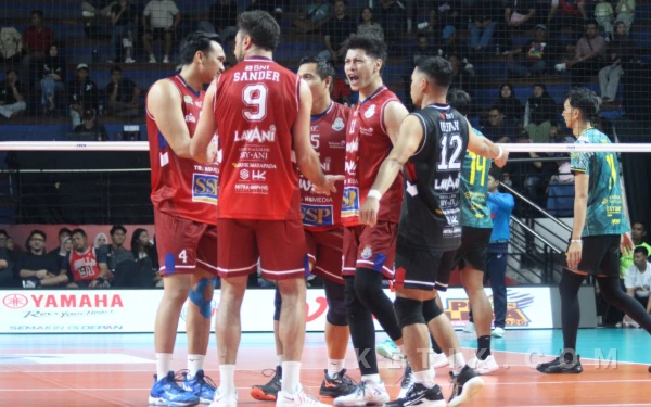 Thumbnail Berita - [FOTO] Pesta Kemenangan Lavani Kalahkan Samator 3-1 di Final Four Proliga 2026