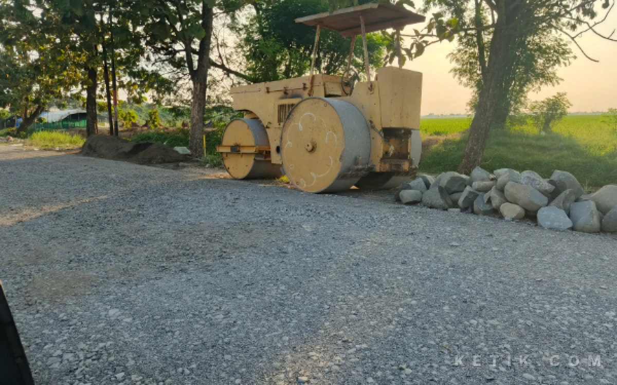 Thumbnail Berita - Pemkab Pemalang Kucurkan Rp2,38 Miliar untuk Perbaikan Jalan Widodaren–Karangasem, Dukung Tumbuh Ekonomi Masyarakat