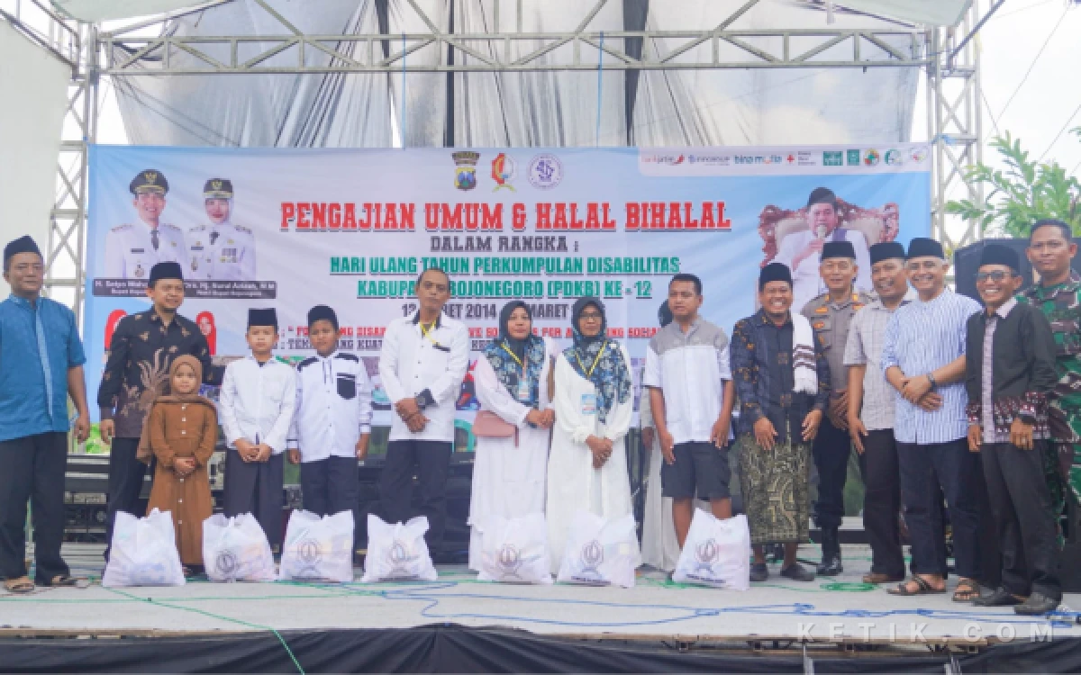 Foto Usai kegiatan acara foto bersama Kepala Dinsos Bojonegoro , Agus Susetyo Hardiyanto (Dok Diskominfo Bojonegoro)