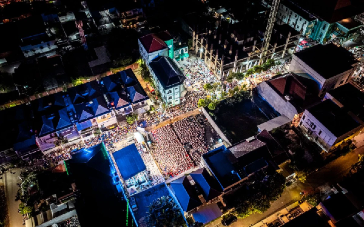 Foto Suasana peluncuran program Talenta Digital Santri di Pesantren Digipreneur Al-Yasmin Surabaya yang diresmikan oleh Gus Iqdam bersama wagub jatim Emil Dardak pada Minggu, 5 April 2026 malam. (Foto: Humas Al Yasmin)