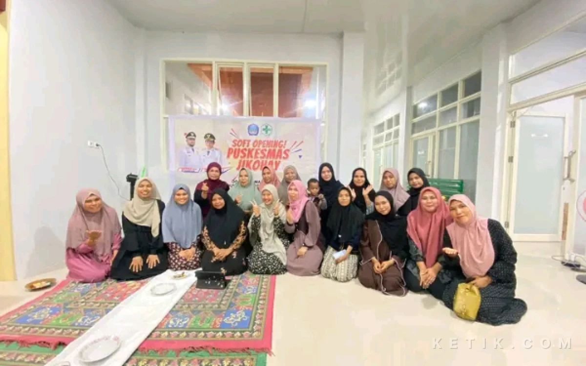 Foto Tenaga medis Dokter dan Staf Puskesmas Jikohay kecamatan Obi.
( Foto Riman/ketik)