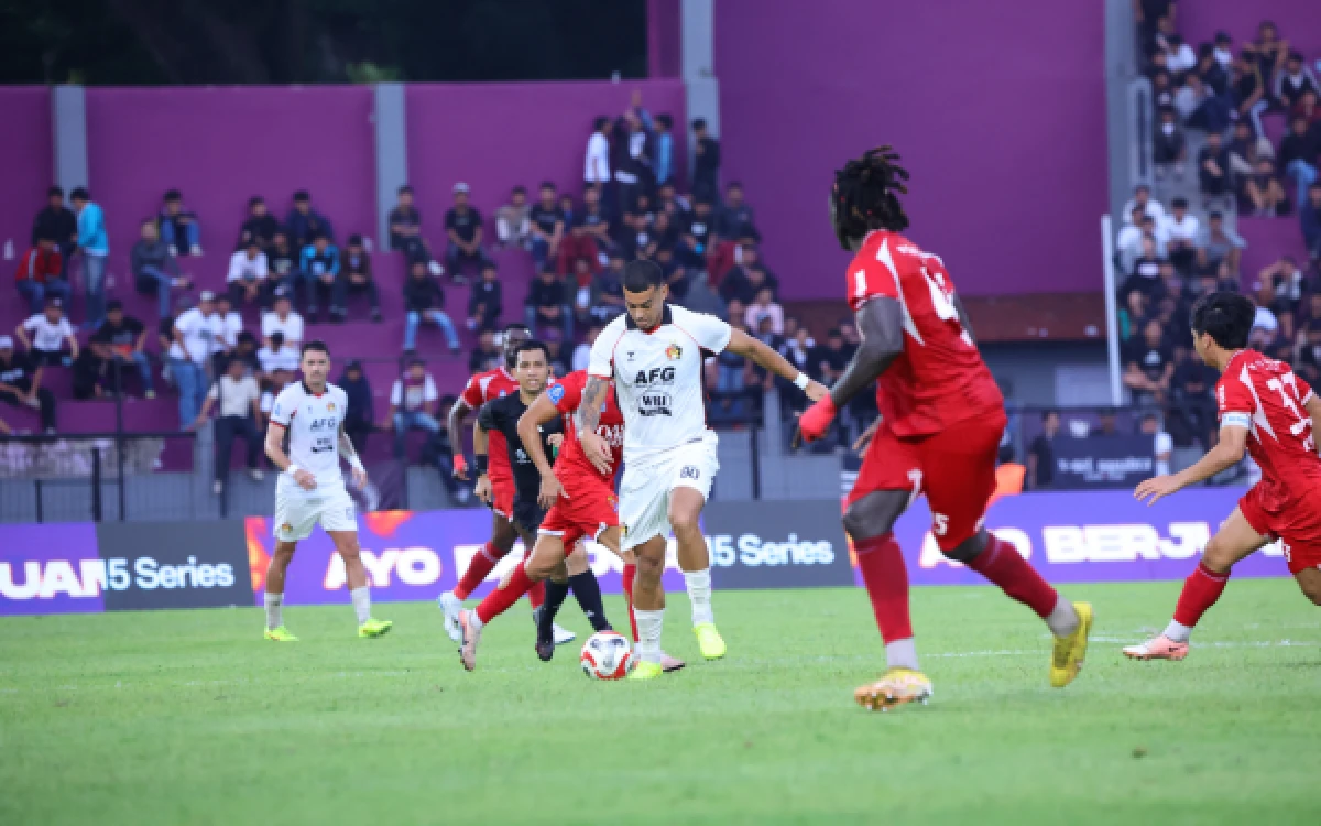 Thumbnail Berita - Gol Dianulir VAR dan Gagal Eksekusi Pinalti, Persik Kediri Harus Puas Berbagi Poin dengan Persijap Jepara