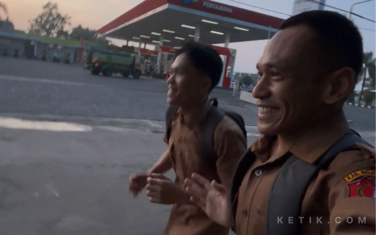 Thumbnail Berita - Inspiratif! Guru SMPN 1 Kasiman Bojonegoro Tempuh 4 Km dengan Lari untuk Dukung Bike to Work