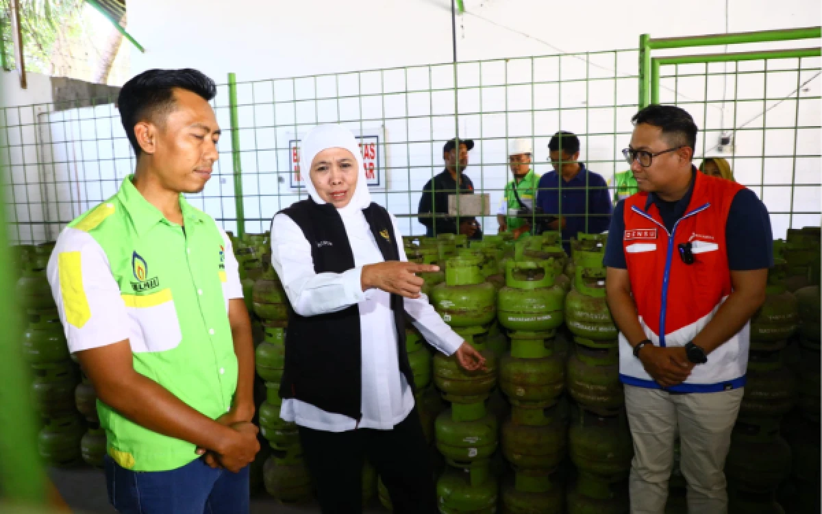 Thumbnail Berita - Gubernur Khofifah Imbau Warga Tak Panic Buying, Pemprov Jatim Perketat Pengawasan LPG dan BBM
