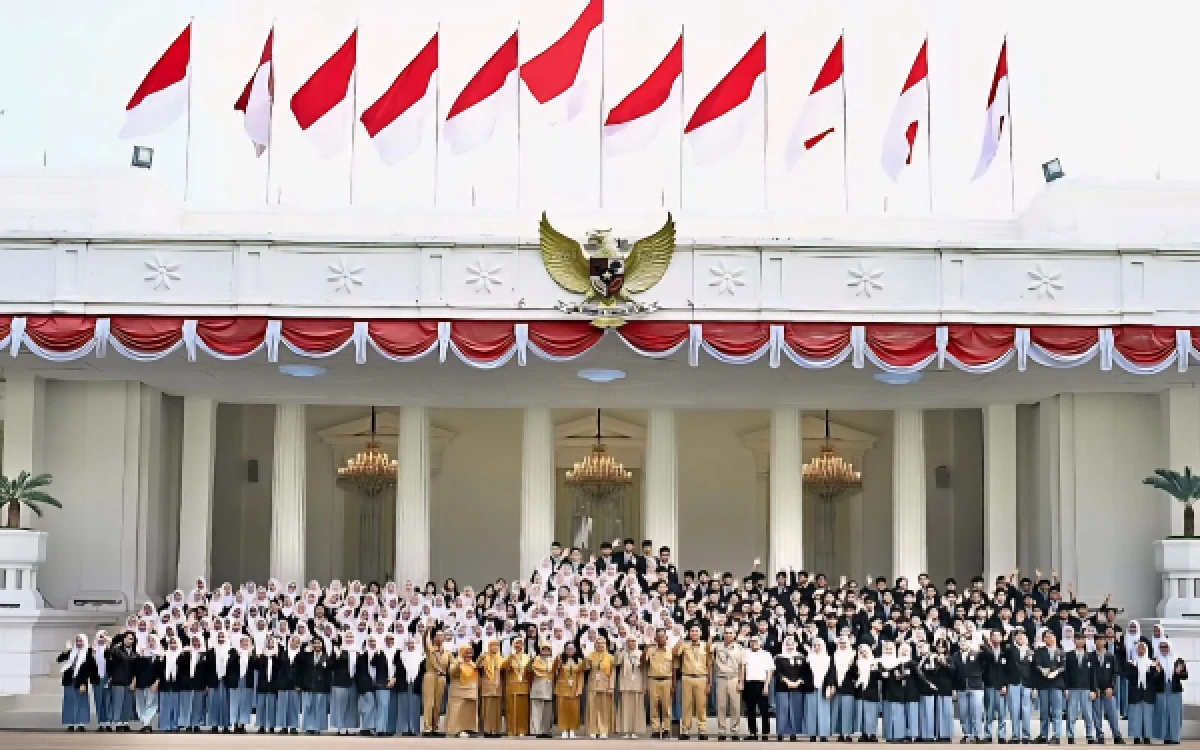 Thumbnail Berita - Siapa Mau Masuk Istana Negara? Prabowo Persilakan Siswa-Siswi Ruang Rapat Presiden
