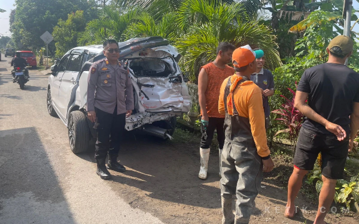 Thumbnail Berita - Minibus Tertabrak KA Majapahit di Perlintasan Tanpa Palang Pintu Wlingi Blitar, Dua Orang Luka