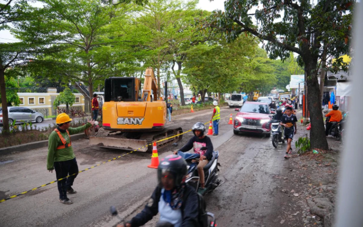 Thumbnail Berita - Ruas Jalan Aroepala Makassar Diperbaiki, Pemprov Sulsel Terapkan Sistem Buka-Tutup