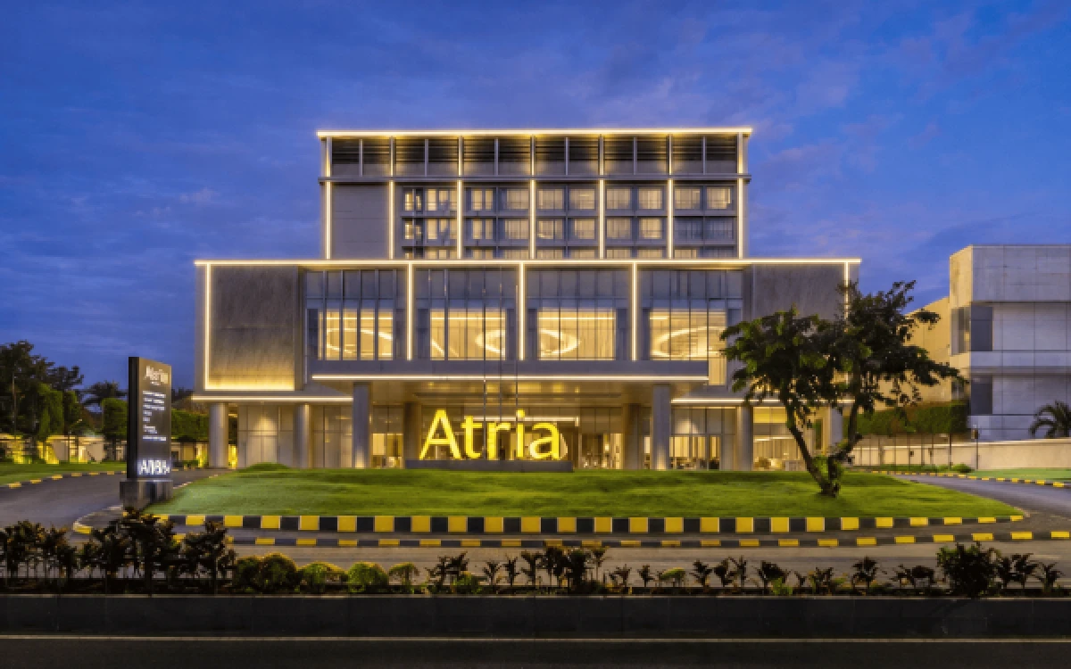 Foto Dengan wajah baru, Atria Hotel Malang siap menjadi akomodasi yang tak hanya menyediakan fasilitas menginap yang nyaman, namun juga memperkuat karakter hotel antara budaya dan kenyamanan modern. (Foto: Atria Hotel Malang for Ketik.com)