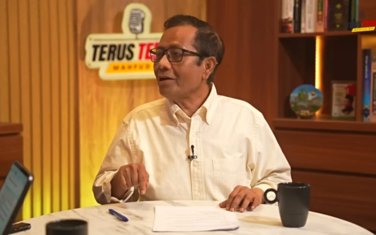 Thumbnail Berita - Mahfud MD: Kritik Saiful Mujani Harus Jadi Evaluasi, Polemik Bagian dari Demokrasi