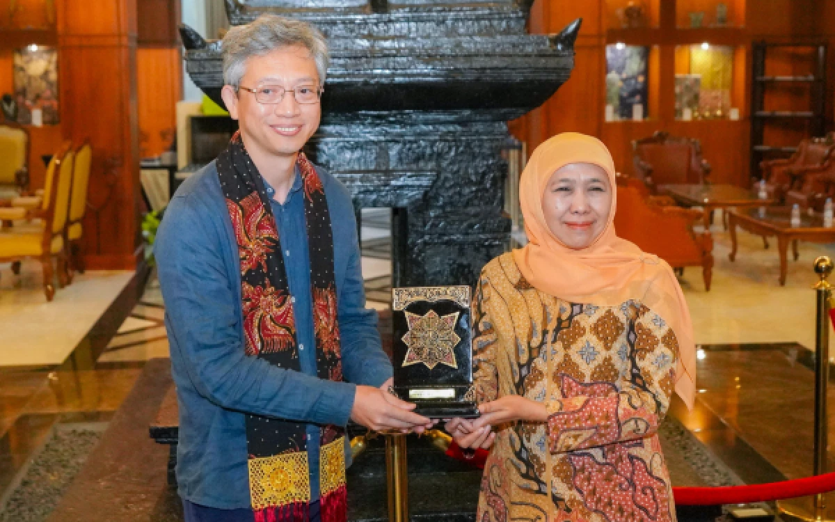 Thumbnail Berita - Gubernur Khofifah Terima Kunjungan Dubes RRT, Dorong Investasi hingga Energi Bersih di Jatim