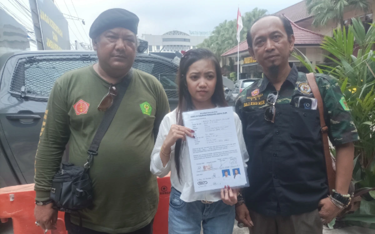 Thumbnail Berita - Hendak Malam Pertama, Wanita di Kota Malang Baru Tahu Ternyata 'Suaminya' Adalah Perempuan