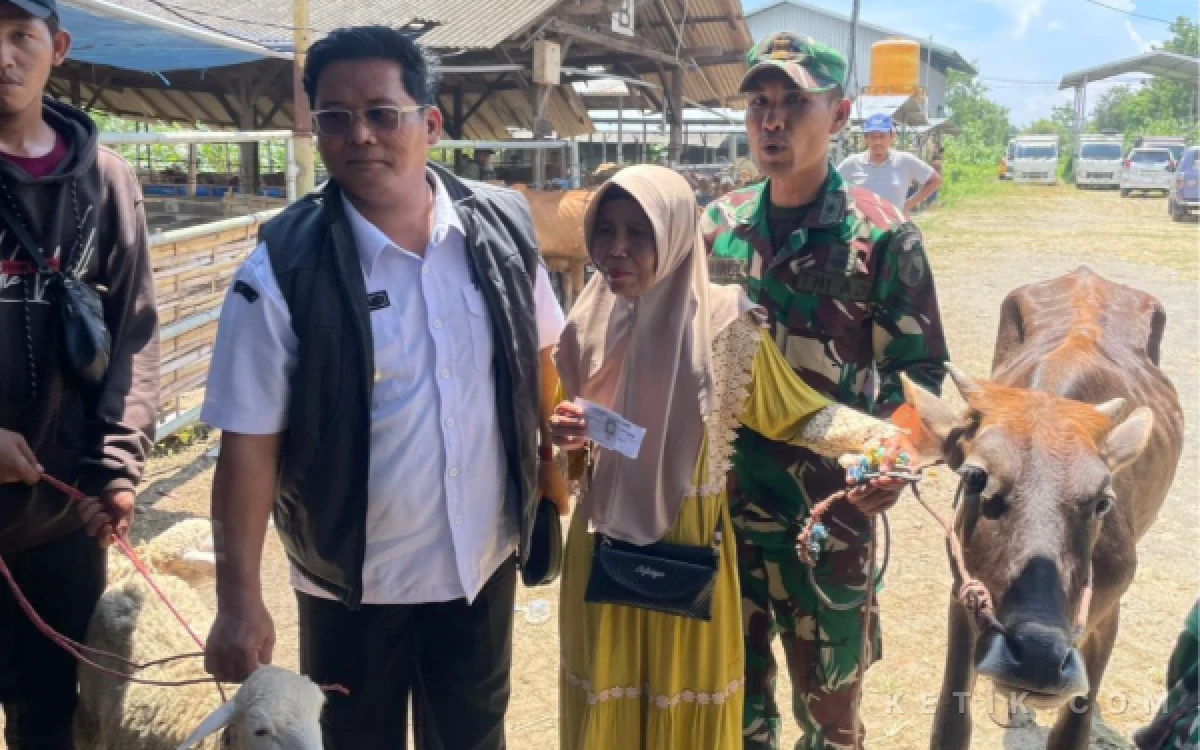 Thumbnail Berita - Penyaluran Bantuan Kerohiman Sebayak 1.104 Ekor Sapi dan 2.208 ekor Kambing dari Menhan RI Tuntas