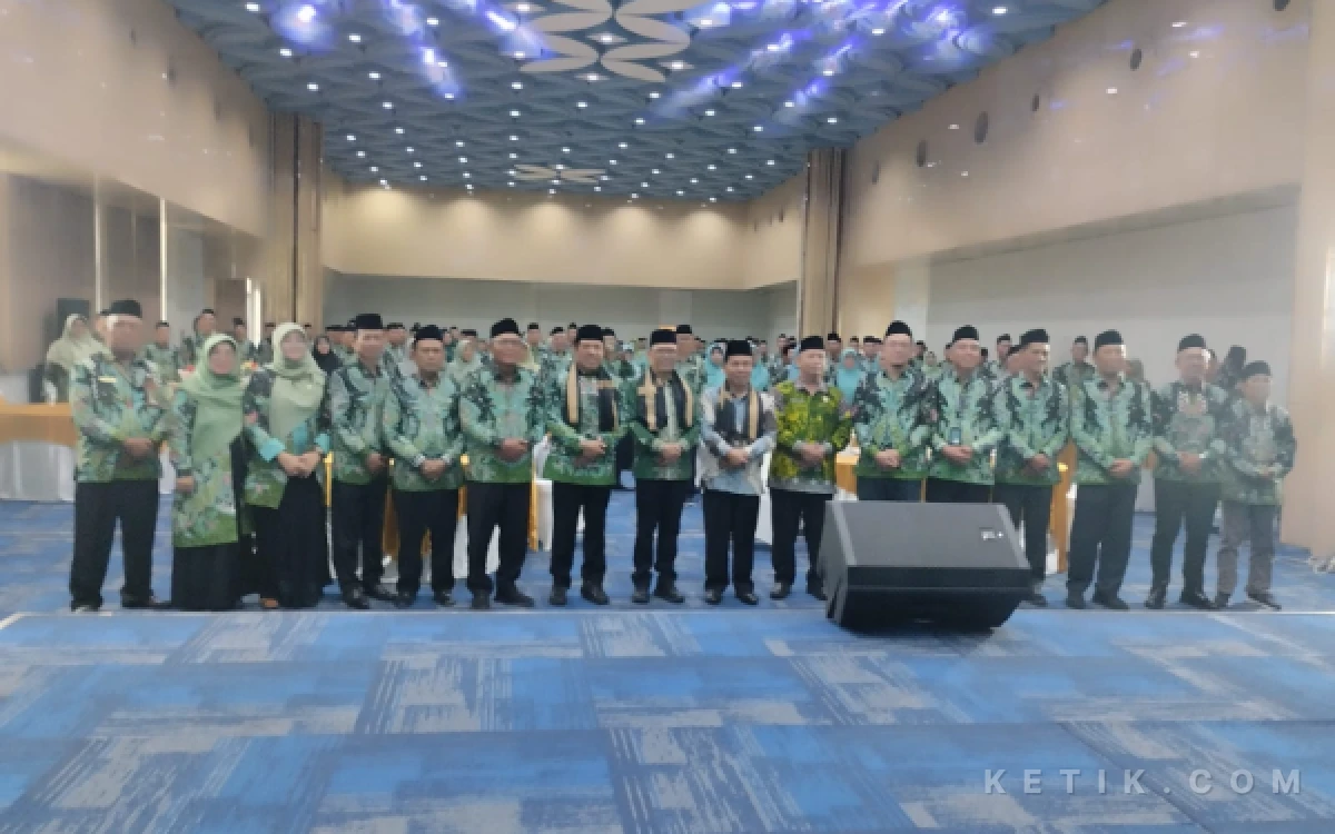 Foto Usai agenda foto Kepala Kantor Wilayah (Kanwil) Kementerian Agama Provinsi Jawa Timur Dr. H. Akhmad Sruji Bahtiar, M.Pd.I. bersama kepala MTs se,Jatim (foto sukimanketik.com)