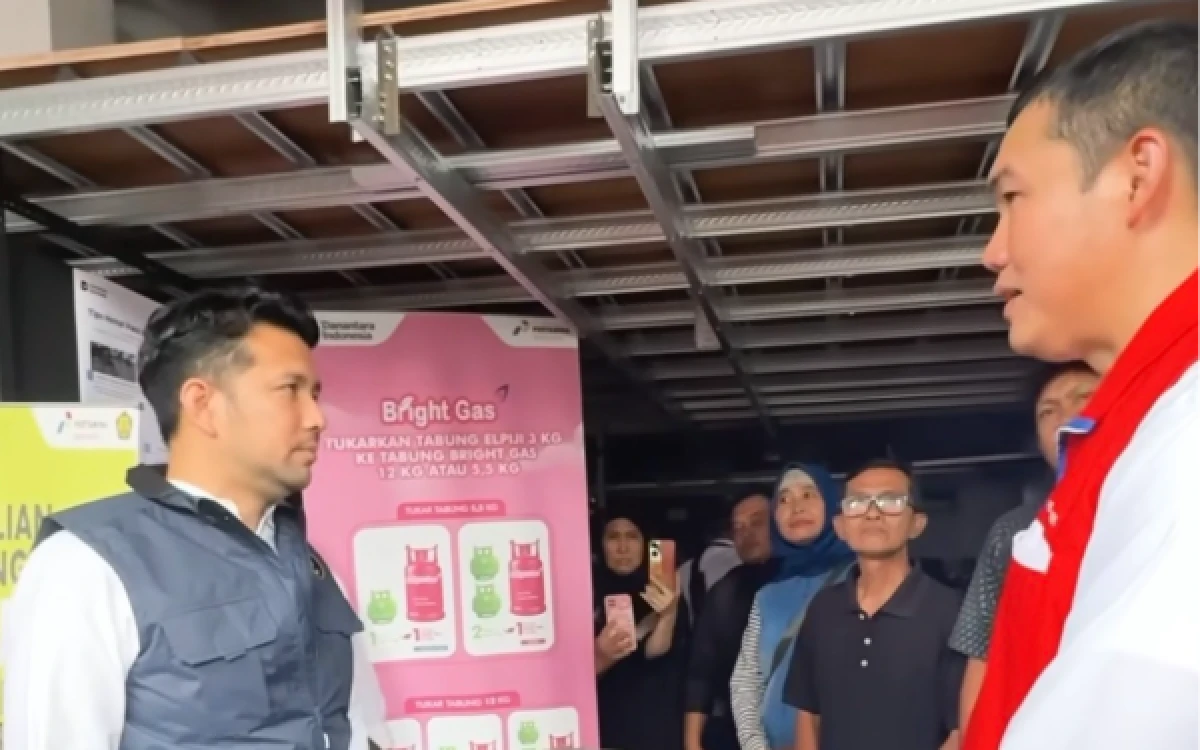 Thumbnail Berita - Emil Dardak Pastikan Stok Elpiji di Jatim Aman, UMKM Diminta Tak Khawatir