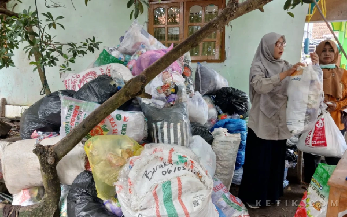 Thumbnail Berita - Bank Sampah Rangkul Ceria Jadi Solusi Pengelolaan Sampah Plastik di Brebes