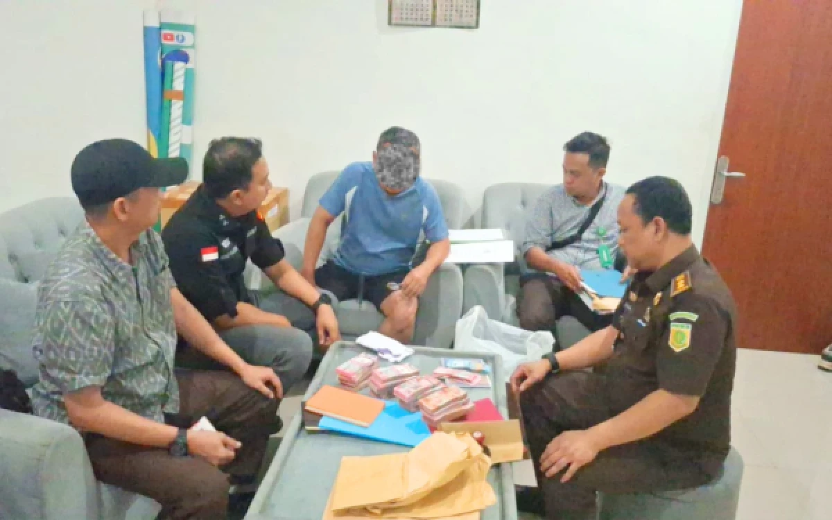 Thumbnail Berita - Kejati Sumsel Geledah Dua Lokasi, Sita Uang Rp367 Juta hingga Harley Davidson