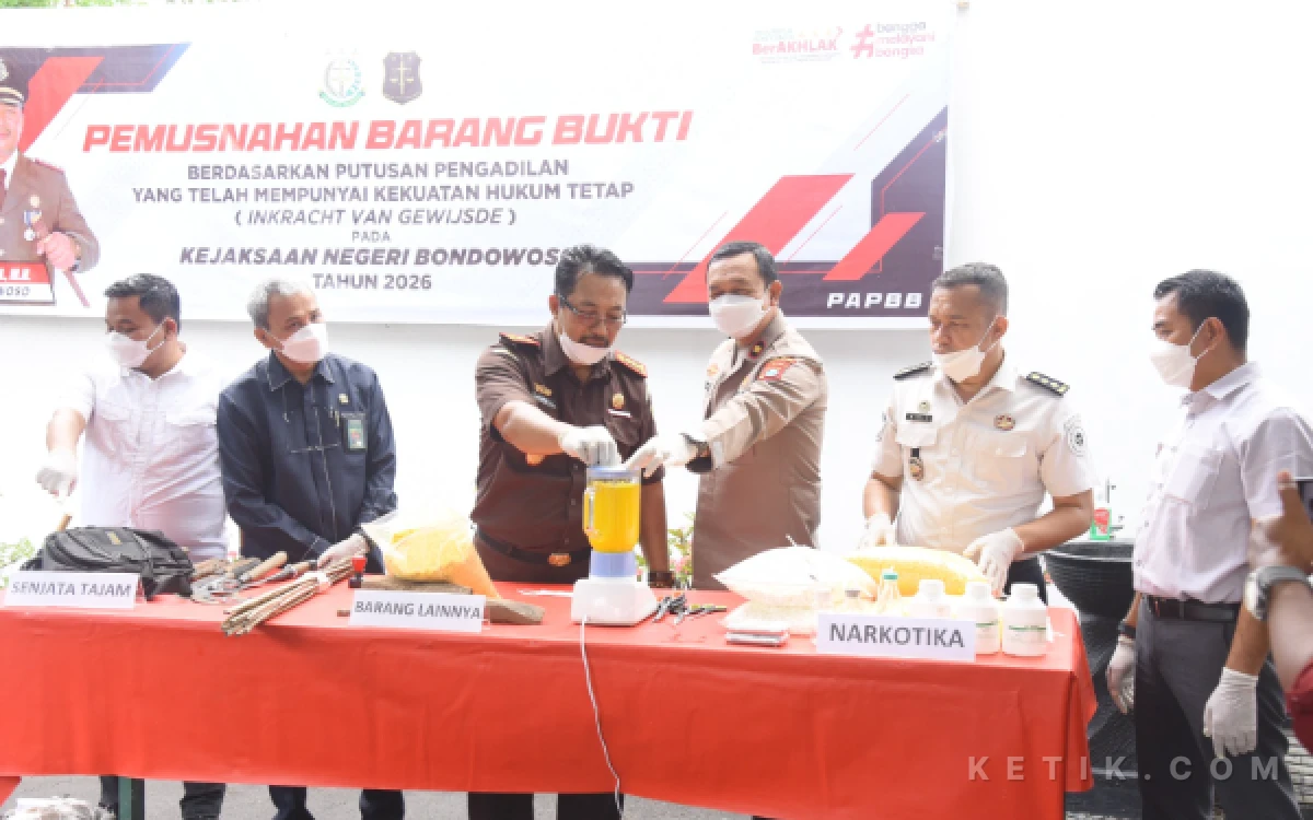 Thumbnail Berita - Dari Vonis ke Eksekusi, Aparat Bondowoso Tuntaskan Perkara Lewat Pemusnahan Barang Bukti