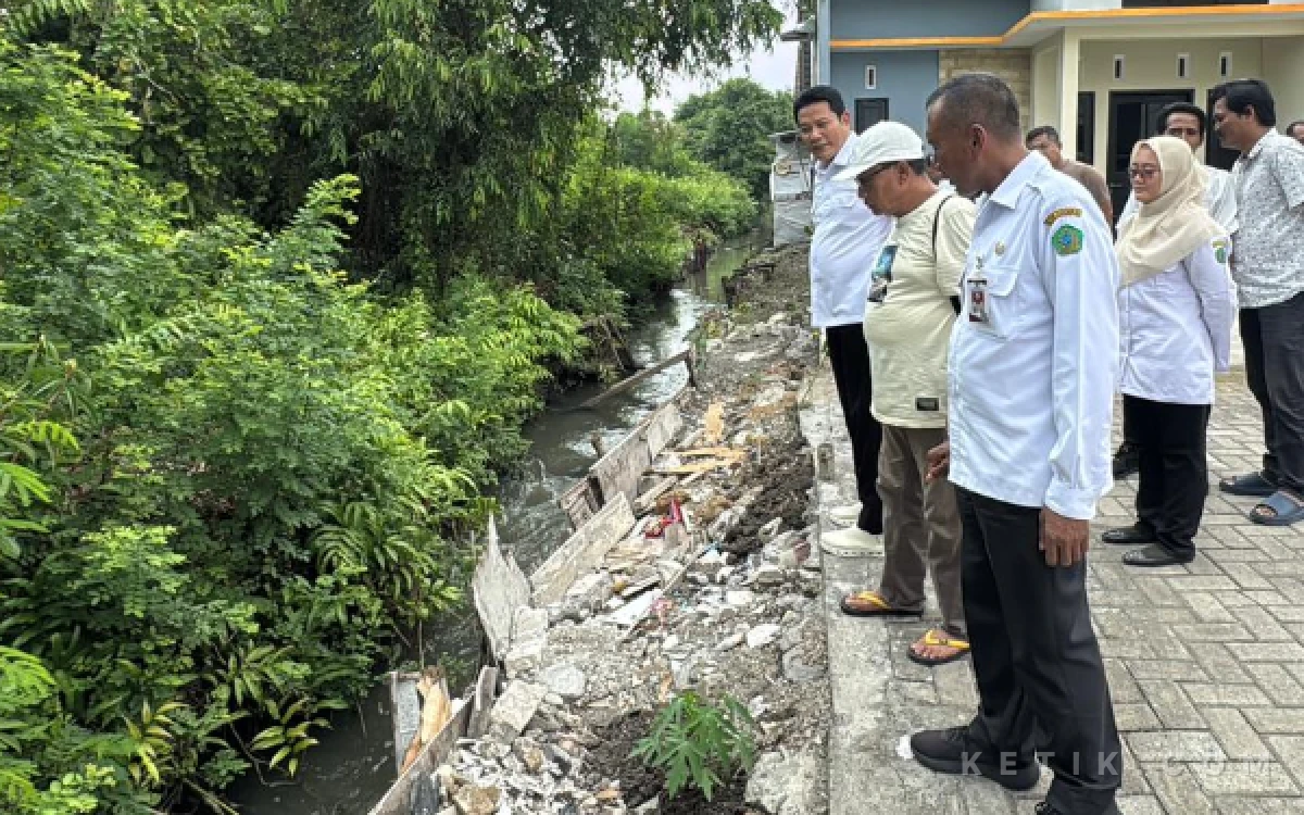 Thumbnail Berita - Sempadan Sungai Diserobot Perumahan, Bupati Subandi Perintahkan Panggil Pengembang