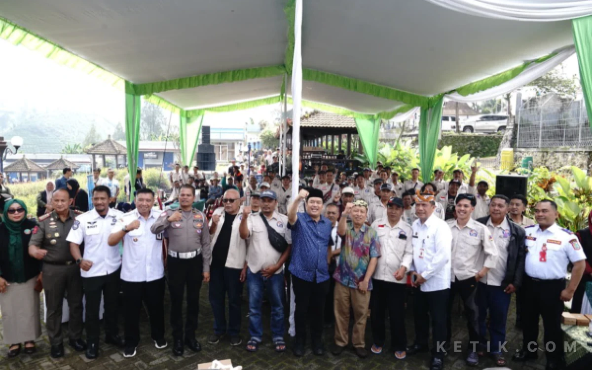 Thumbnail Berita - Kepedulian Sekda Kabupaten Malang untuk Sopir Jip Bromo, Dari Arahan hingga Bantuan Nyata ‎