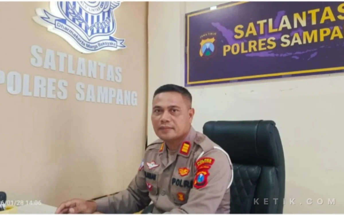 Thumbnail Berita - Kasatlantas Polres Sampang dan Kapolsek Robatal Saling Lempar Ihwal Sopir Truk Diduga Kabur Usai Laka Lantas