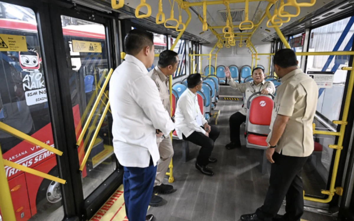 Foto Presiden Prabowo Subianto meninjau salah satu  kendaraan listrik PT. VKTR Sakti Industries di Kabupaten Magelang, Provinsi Jawa Tengah, Kamis, 9 April 2026. (Foto: BPMI Setpres)