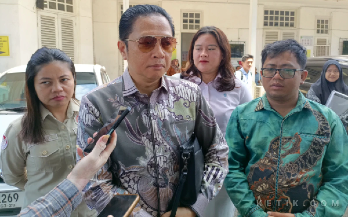 Foto Kuasa hukum pemohon, Darmadi Jufri, SH, MH, memberikan keterangan kepada awak media usai sidang praperadilan di Pengadilan Negeri Palembang, Jumat 10 April 2026. (Foto: M Nanda/Ketik.com)