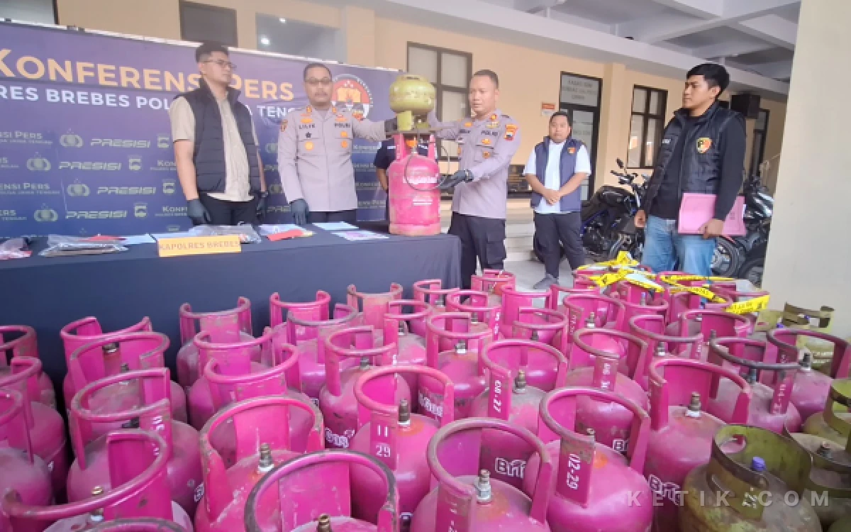 Thumbnail Berita - Nyambi Jadi Mafia Gas Elpiji di Gudang Sekolah, Oknum Kepsek di Brebes Ditangkap