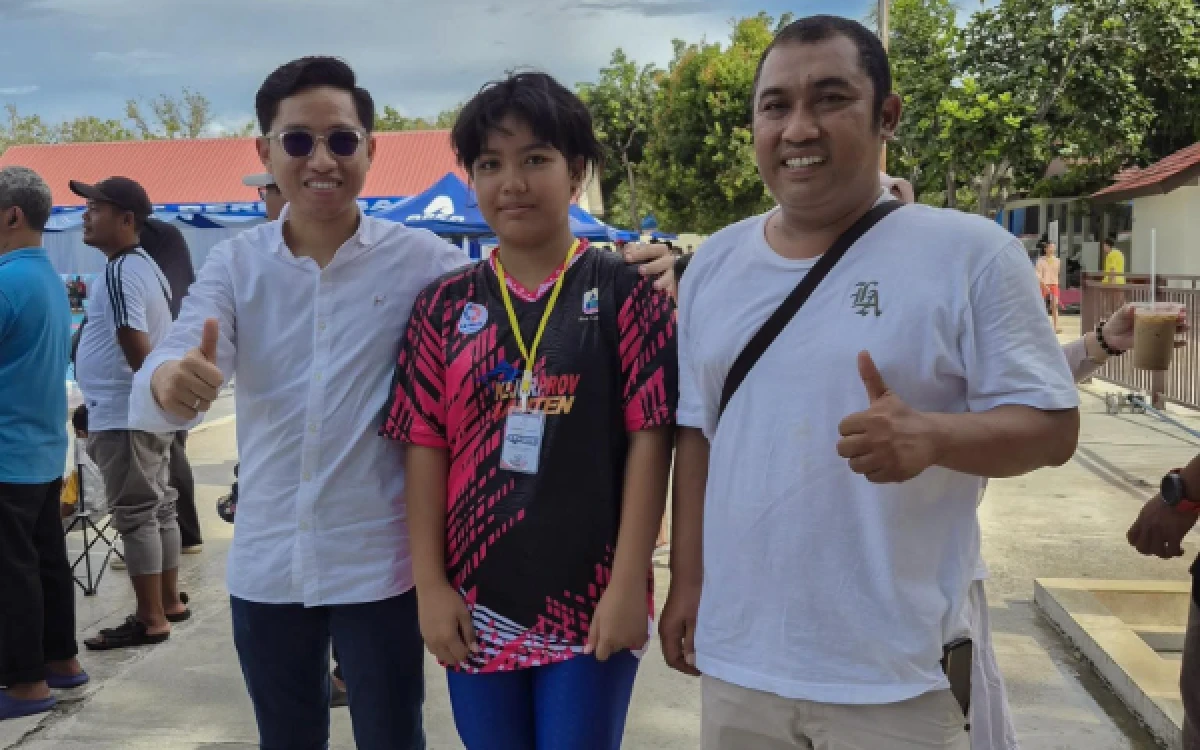 Thumbnail Berita - Siswi SD Bayah Naura Heruni Wakili Lebak di Kejurprov Renang, Anggota DPRD Muammar: Semangat! Berikan yang Terbaik