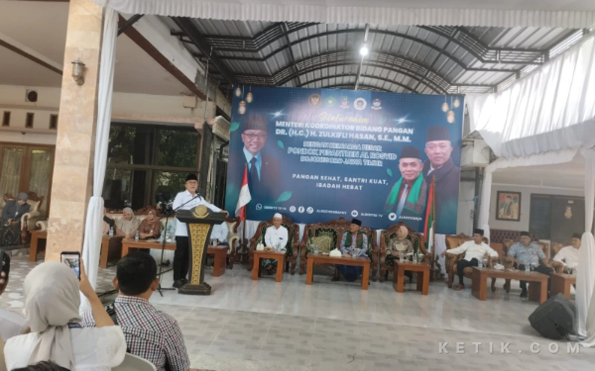 Thumbnail Berita - Menko Zulkifli Hasan Kunjungi Ponpes Al-Rosyid Bojonegoro, Bahas Ketahanan Pangan dan MBG