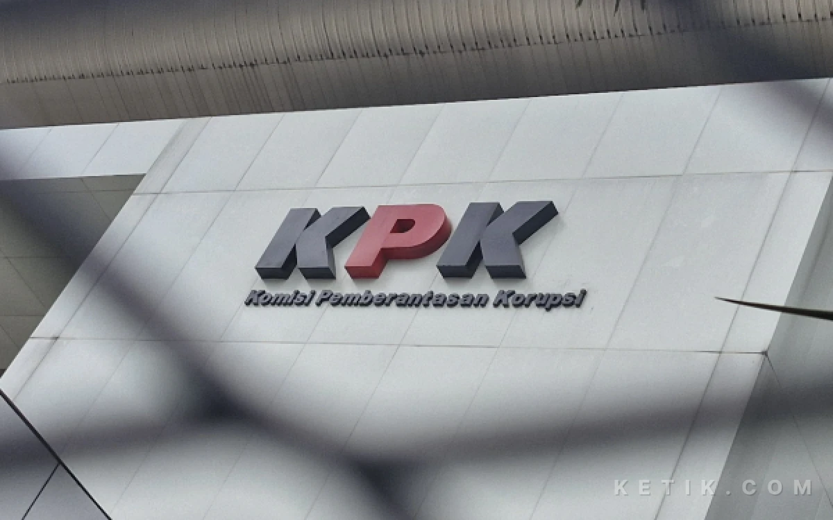 Thumbnail Berita - Breaking News! Bupati Gatut Sunu Wibowo Terjaring OTT KPK di Tulungagung