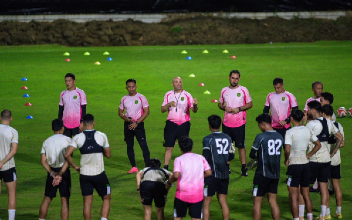 Thumbnail Berita - Lawan Persija, Bernardo Tavares Tak Sabar Rasakan Atmosfer SUGBK