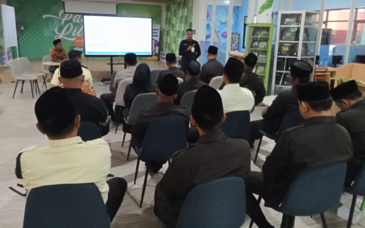 Thumbnail Berita - Satpam di Lingkungan Kemenag Kota Malang Ikuti Bimtek Layanan Publik