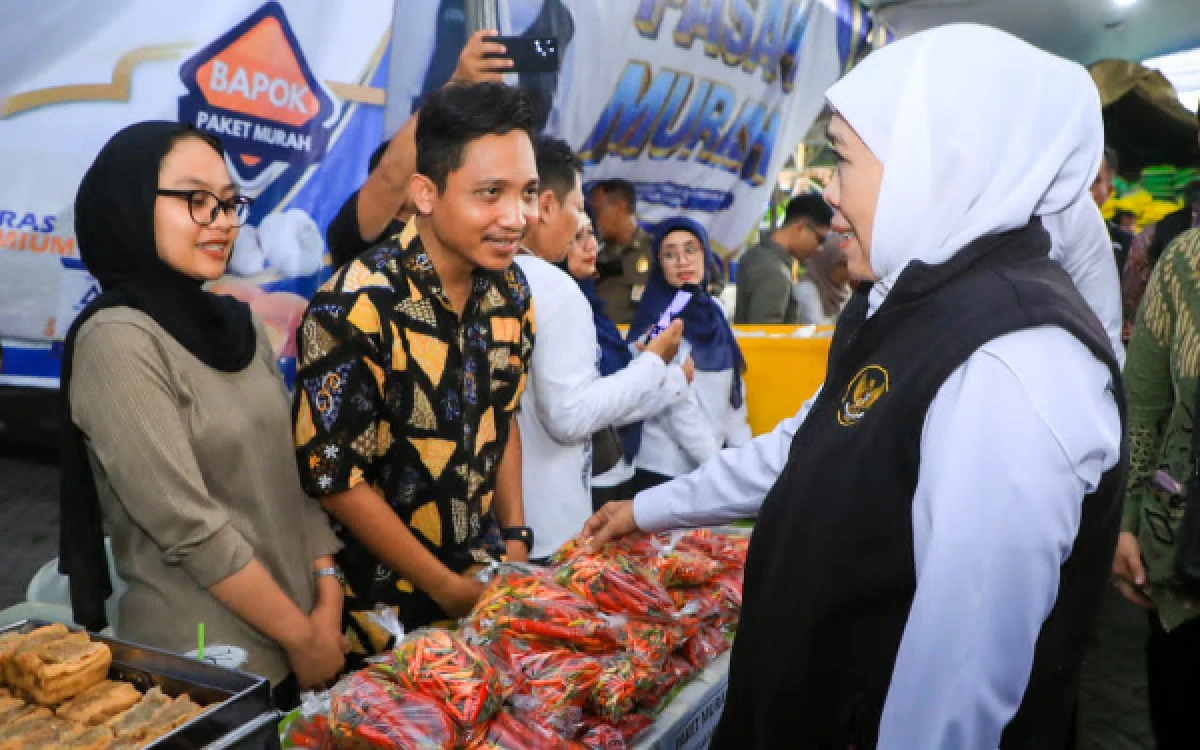 Thumbnail Berita - Ramah di Kantong Emak-Emak! Ini Daftar Harga Bahan Pokok di Pasar Murah ala Gubernur Khofifah