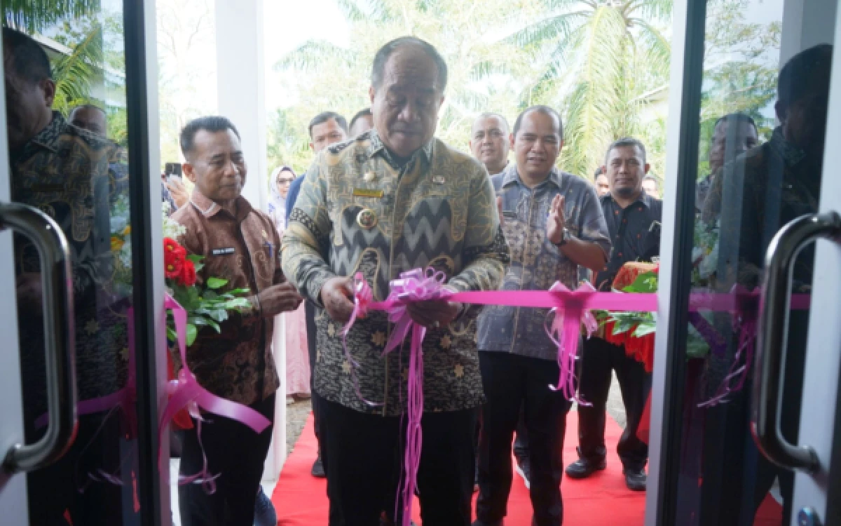 Thumbnail Berita - Halalbihalal Pemkab! Bupati Resmikan Studio Podcast "Asahan Cerdas" di Kantor Dinas Pendidikan