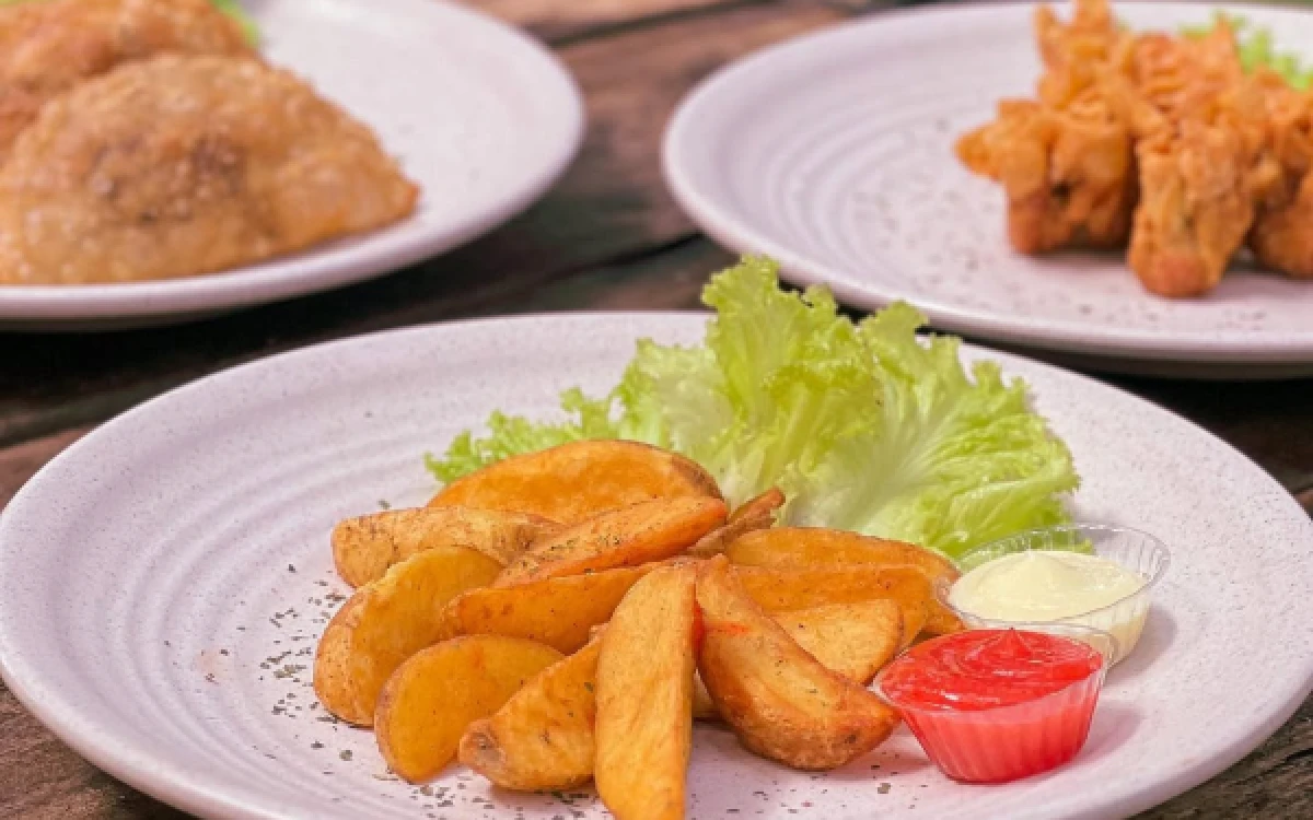 Foto Menu-menu camilan yang lezat, cocok untuk teman nongkrong di Area Barat Cafe, Kota Batu. (Foto: Instagram @area_barat)