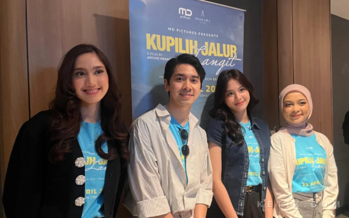 Thumbnail Berita - Sapa Penggemar di Matos, Pemeran Film 'Ku Pilih Jalur Langit' Ceritakan Tantangan Syuting di Malang