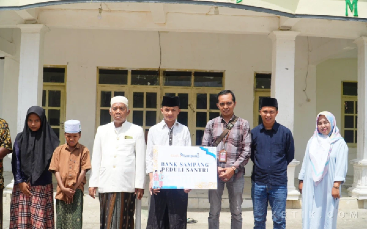 Thumbnail Berita - Kolaborasi dengan Ketik.com, Bank Sampang Tanggung Biaya Makan Santri Yatim Piatu