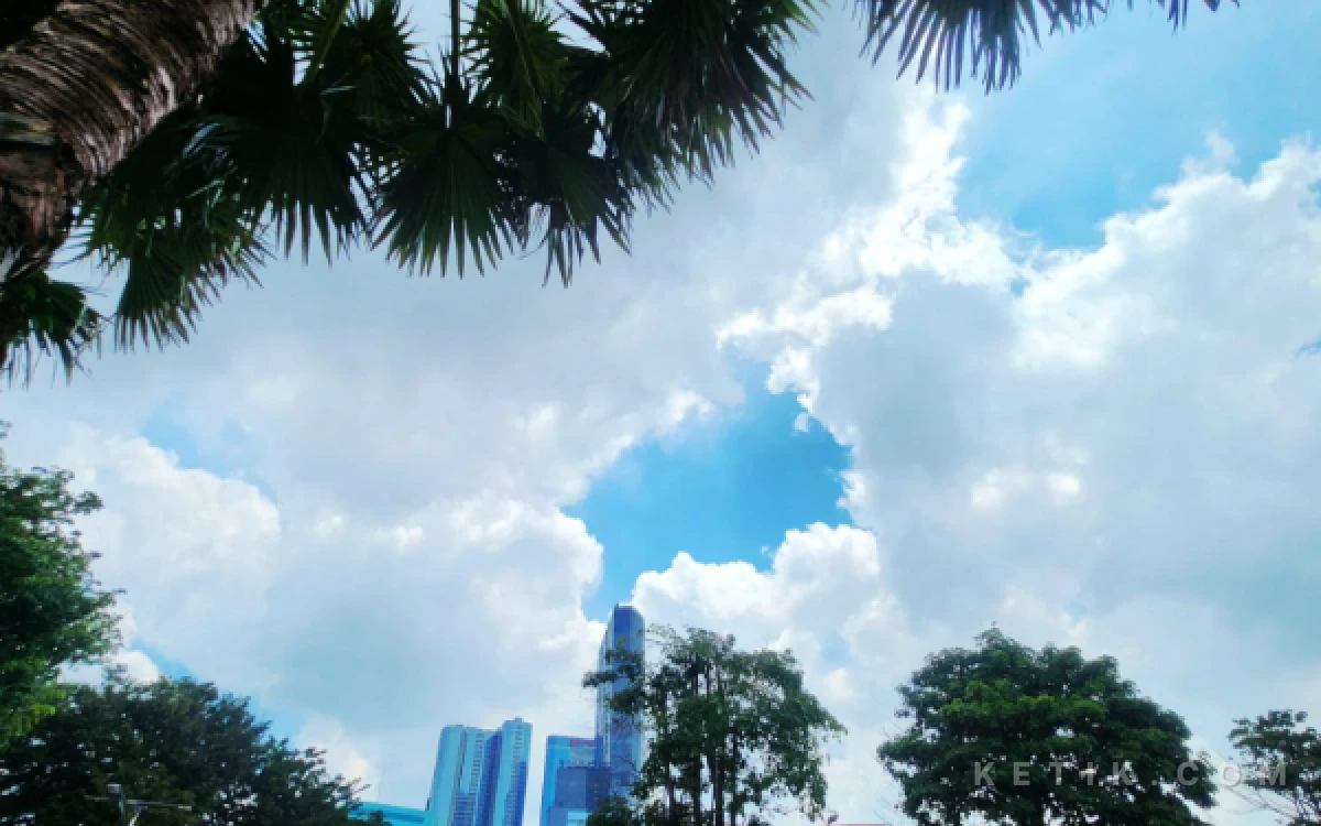 Thumbnail Berita - Prakiraan Cuaca Hari Ini 13 April 2026: Jakarta dan Bandung Cerah