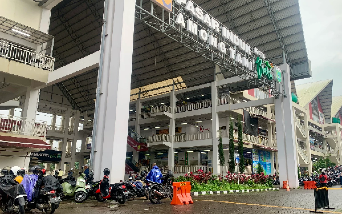 Thumbnail Berita - Pedagang Pasar Among Tani Kota Batu Apresiasi Kejari, Minta Usut Kasus Hingga Tuntas