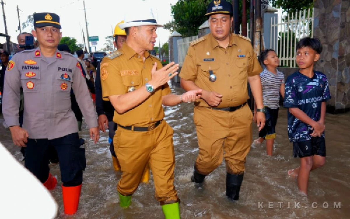 Thumbnail Berita - Respons Cepat Bupati Bandung, Pastikan Warga Terdampak Banjir dan Puting Beliung Segera Dibantu