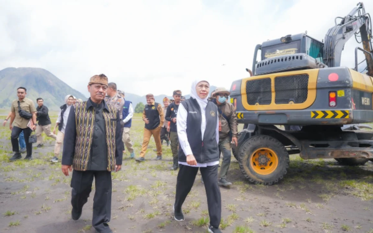Thumbnail Berita - Bismillah! Gubernur Khofifah Groundbreaking Jalur Lingkar Kaldera Tengger, Bromo Disiapkan Jadi Destinasi Wisata Kelas Dunia
