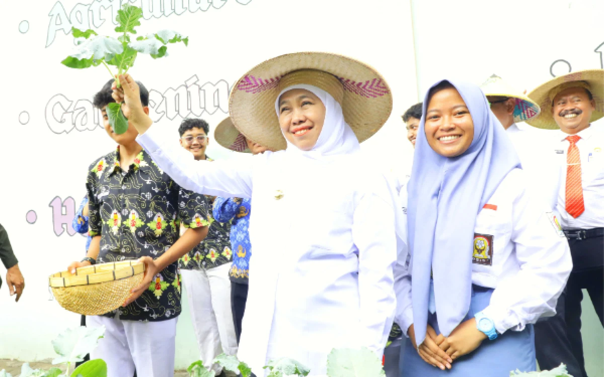 Thumbnail Berita - Jatim Resmi Batasi Penggunaan Gadget di Sekolah! Khofifah: Perkuat Karakter dan Interaksi Sosial Murid