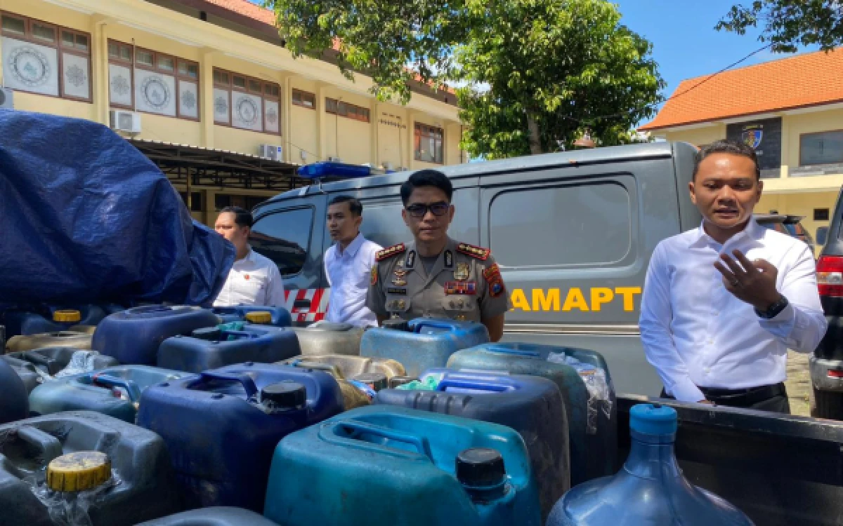 Thumbnail Berita - Polresta Banyuwangi Amankan 7 Pelaku Penimbun BBM Bersubsidi