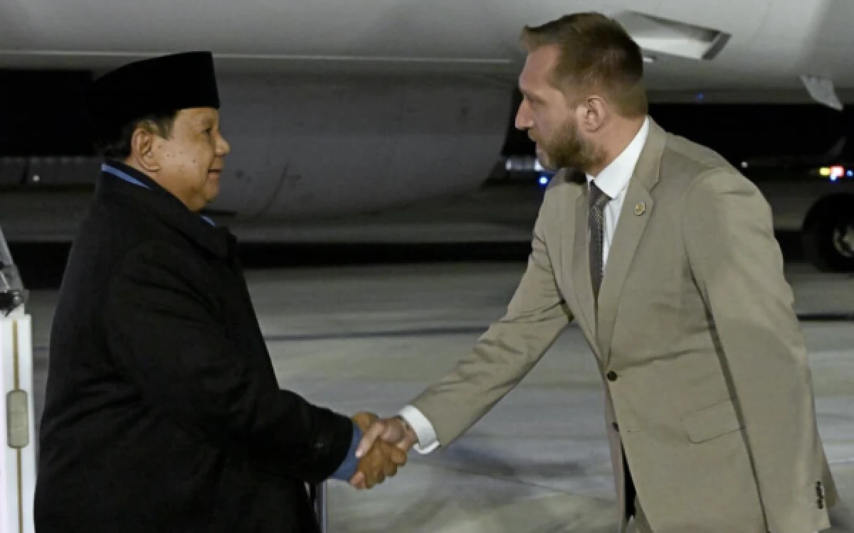 Thumbnail Berita - Diplomasi Maraton ala Prabowo, Tiba di Paris Temui Presiden Macron setelah 5 Jam Diskusi dengan Putin